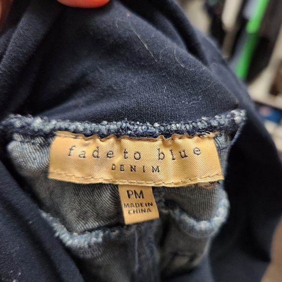 MATERNITY Fade to Blue Jeans - Picture 5 of 5